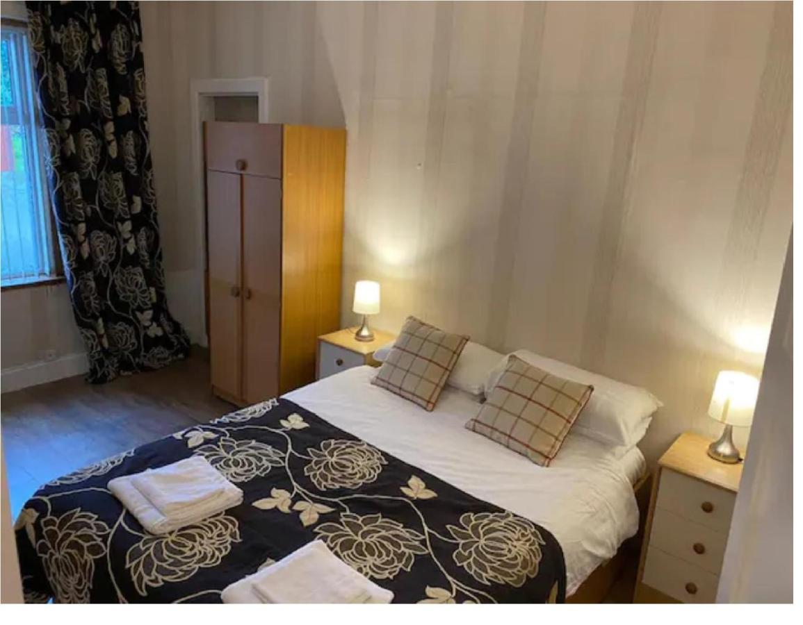 1 Bed In The Outskirts Of Edinburgh, Free Wifi & Street Parking, Self-Catering Apartment Broxburn Exterior photo